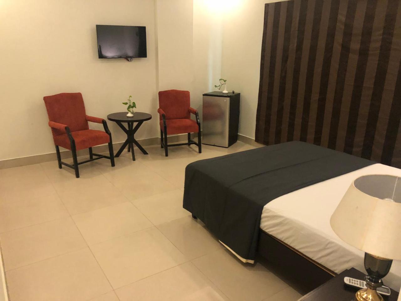 Sunset Suites Karachi Exterior photo